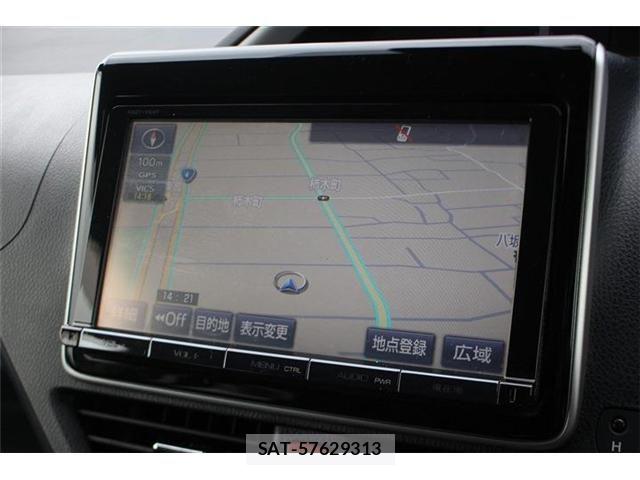 Toyota VOXY HYBRID 2017-04 8415816-1
