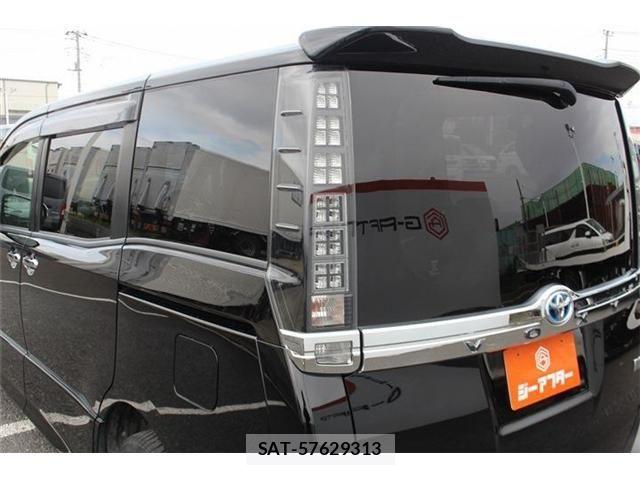Toyota VOXY HYBRID 2017-04 8415816-19
