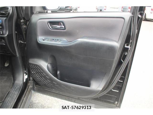 Toyota VOXY HYBRID 2017-04 8415816-22