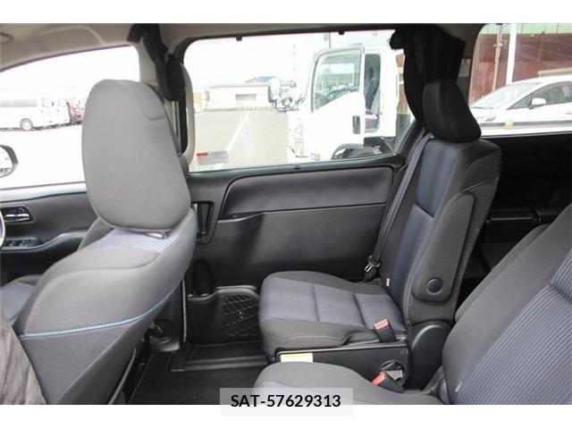 Toyota VOXY HYBRID 2017-04 8415816-25