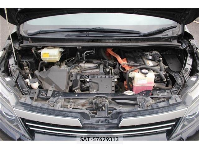 Toyota VOXY HYBRID 2017-04 8415816-29