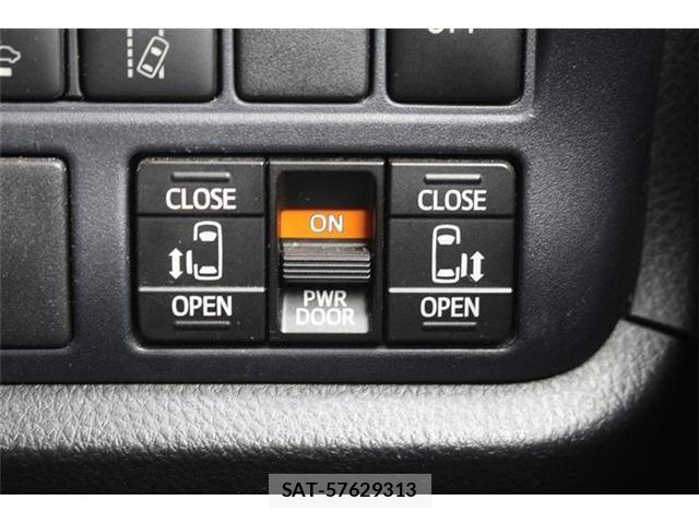 Toyota VOXY HYBRID 2017-04 8415816-3