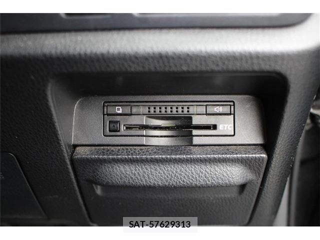 Toyota VOXY HYBRID 2017-04 8415816-5