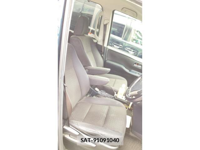 Toyota VOXY HYBRID 2014-08 8415818-10