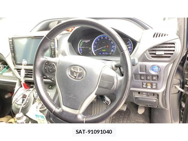 Toyota VOXY HYBRID 2014-08 8415818-15