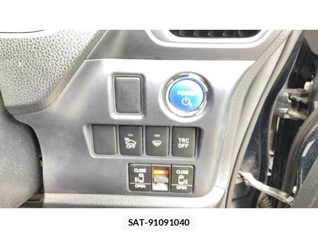 Toyota VOXY HYBRID 2014-08 8415818-17