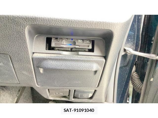 Toyota VOXY HYBRID 2014-08 8415818-18
