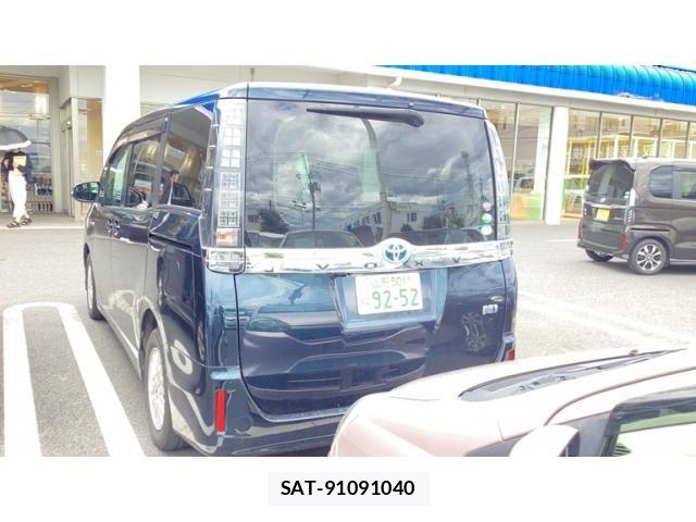 Toyota VOXY HYBRID 2014-08 8415818-1