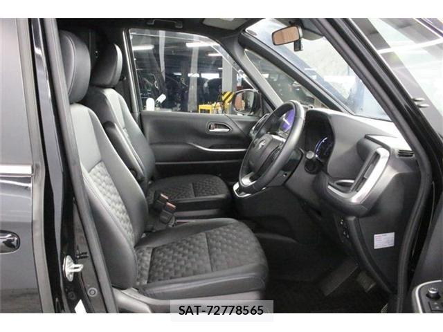 Toyota VOXY HYBRID 2023-10 8415805-28