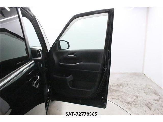 Toyota VOXY HYBRID 2023-10 8415805-29