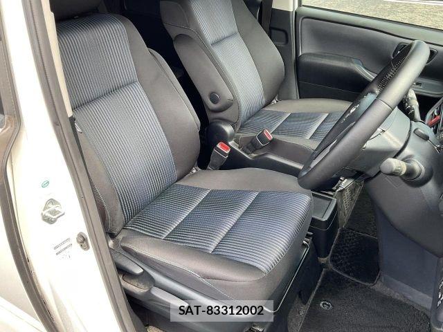 Toyota VOXY HYBRID 2017-03 8415808-9
