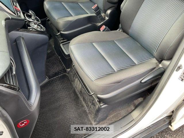 Toyota VOXY HYBRID 2017-03 8415808-10