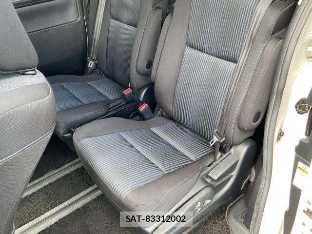 Toyota VOXY HYBRID 2017-03 8415808-12