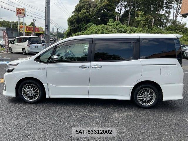Toyota VOXY HYBRID 2017-03 8415808-15