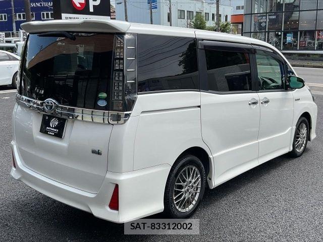 Toyota VOXY HYBRID 2017-03 8415808-18