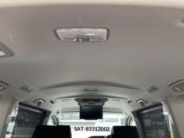 Toyota VOXY HYBRID 2017-03 8415808-19
