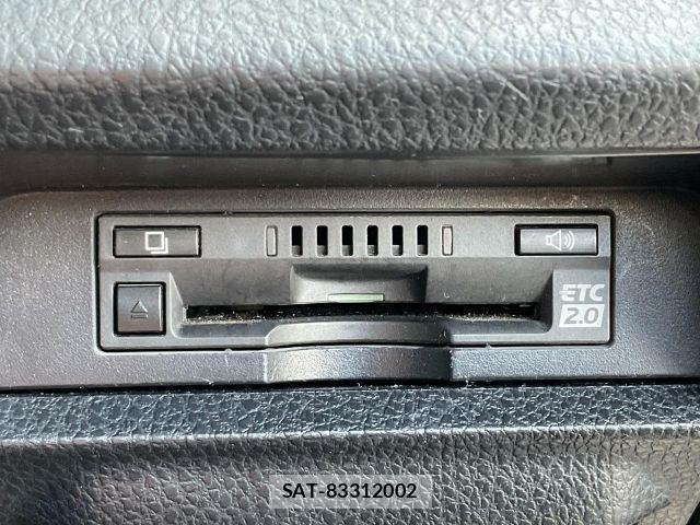 Toyota VOXY HYBRID 2017-03 8415808-23
