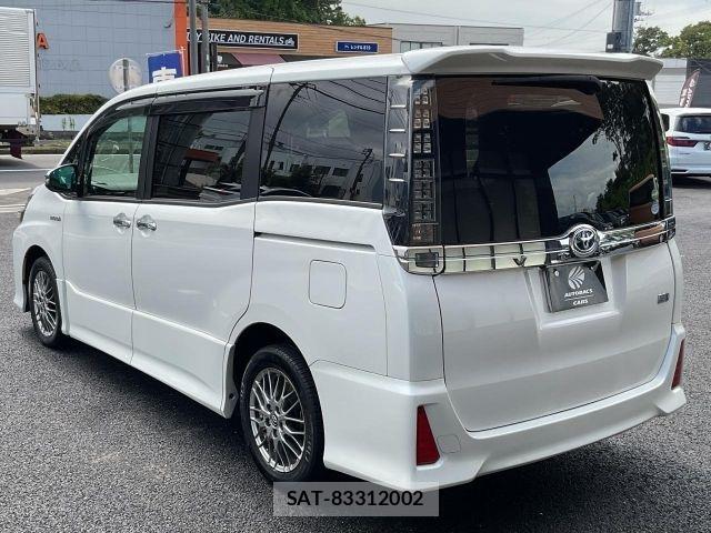 Toyota VOXY HYBRID 2017-03 8415808-2