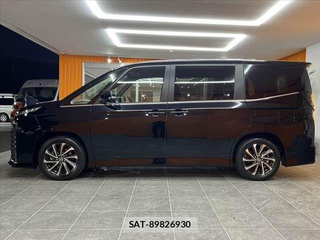 Toyota VOXY HYBRID 2024-06 8415797-10