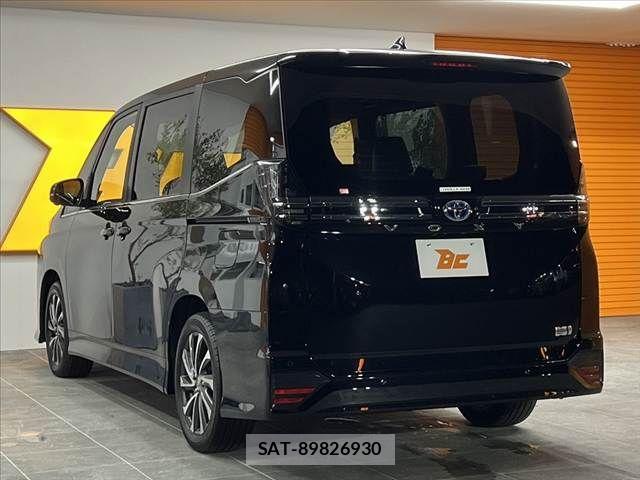 Toyota VOXY HYBRID 2024-06 8415797-12