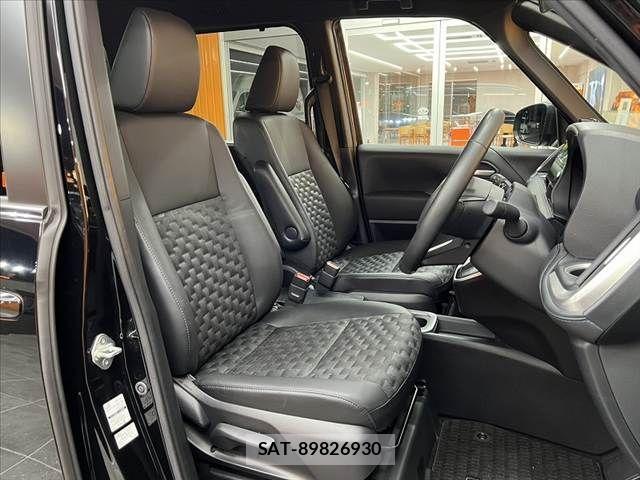 Toyota VOXY HYBRID 2024-06 8415797-15