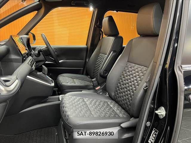 Toyota VOXY HYBRID 2024-06 8415797-16