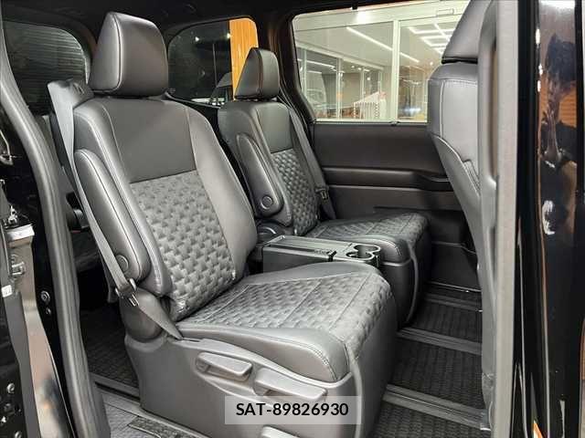 Toyota VOXY HYBRID 2024-06 8415797-17