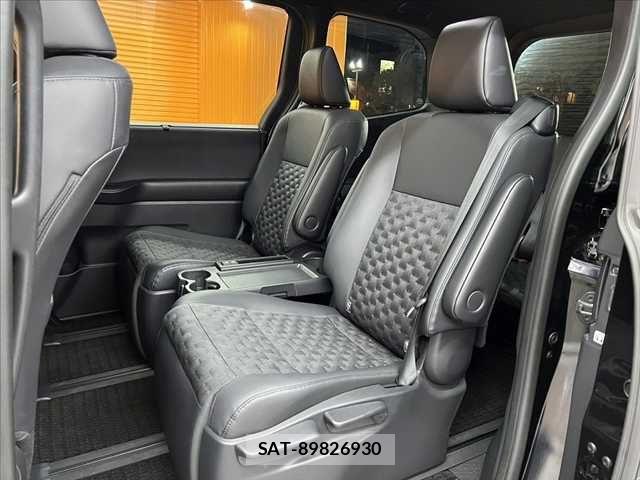 Toyota VOXY HYBRID 2024-06 8415797-18
