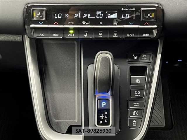 Toyota VOXY HYBRID 2024-06 8415797-23