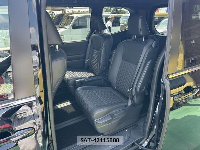 Toyota VOXY HYBRID 2025-07 8439093-5