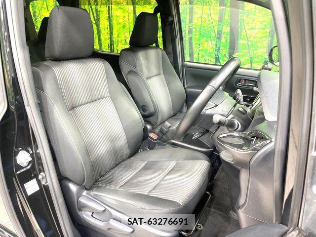 Toyota VOXY HYBRID 2019-02 8439099-7