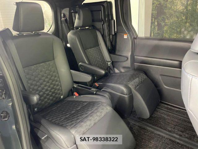 Toyota VOXY HYBRID 2024-09 8439089-8