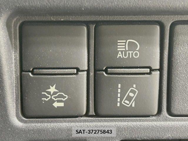 Toyota VOXY HYBRID 2018-06 8439100-5