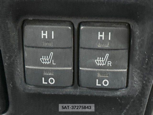 Toyota VOXY HYBRID 2018-06 8439100-6