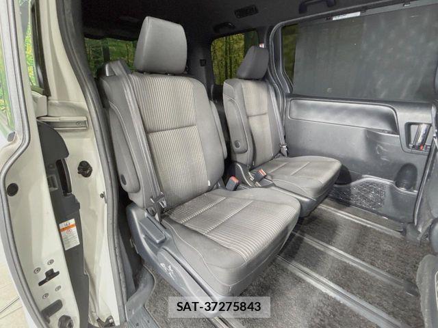 Toyota VOXY HYBRID 2018-06 8439100-8