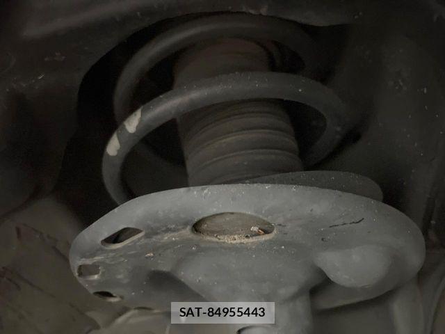 Toyota VOXY HYBRID 2021-09 8439097-19