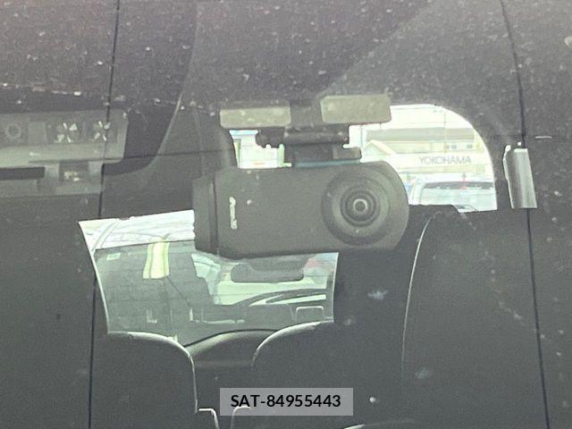 Toyota VOXY HYBRID 2021-09 8439097-5