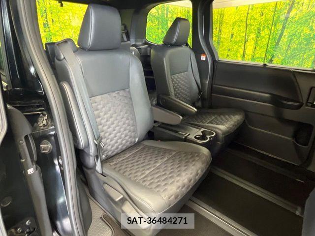Toyota VOXY HYBRID 2023-05 8439095-8