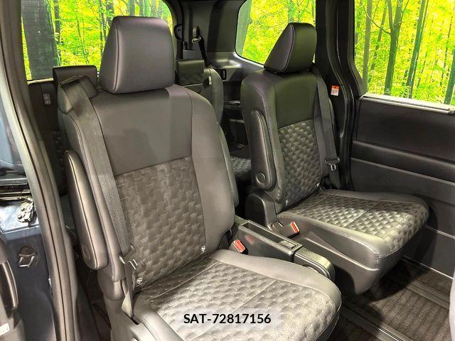 Toyota VOXY HYBRID 2022-12 8439092-9