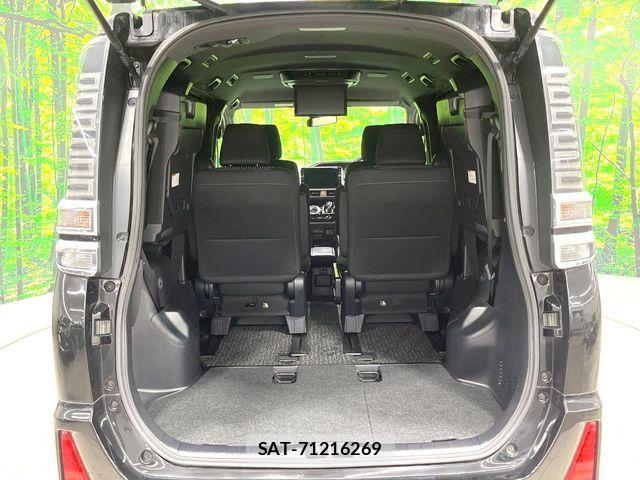 Toyota VOXY HYBRID 2018-03 8439098-11