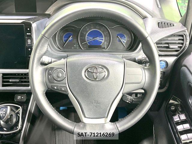 Toyota VOXY HYBRID 2018-03 8439098-12