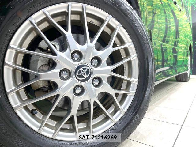 Toyota VOXY HYBRID 2018-03 8439098-14