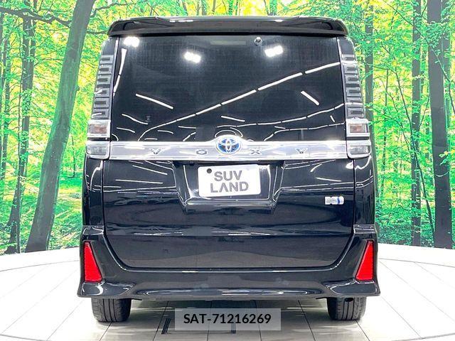 Toyota VOXY HYBRID 2018-03 8439098-16