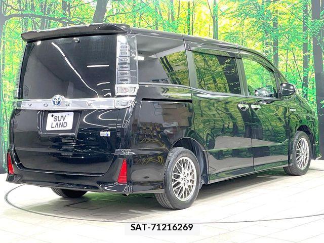 Toyota VOXY HYBRID 2018-03 8439098-17
