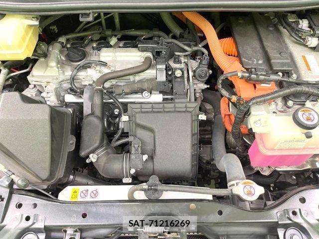 Toyota VOXY HYBRID 2018-03 8439098-19