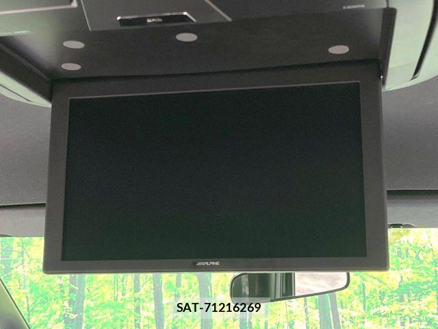 Toyota VOXY HYBRID 2018-03 8439098-2