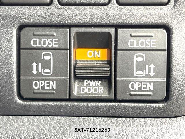 Toyota VOXY HYBRID 2018-03 8439098-7