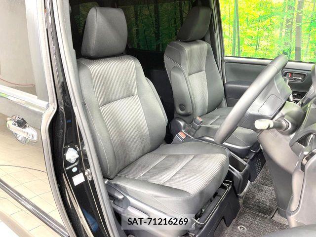 Toyota VOXY HYBRID 2018-03 8439098-8