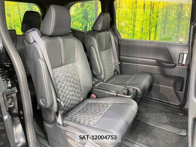 Toyota VOXY HYBRID 2026-02 8439090-8
