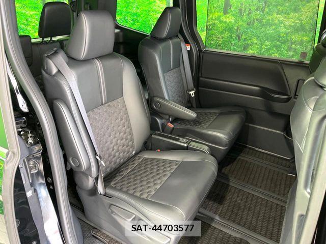 Toyota VOXY HYBRID 2025-11 8439088-10